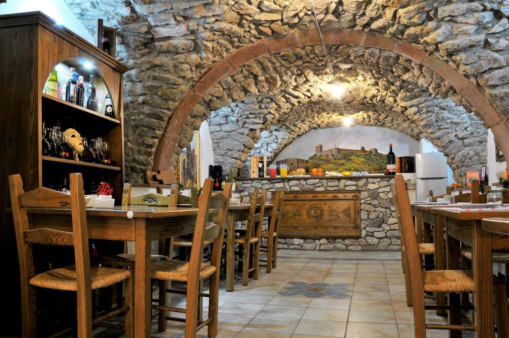 S'Ammentu Hotel Bosa Luaran gambar